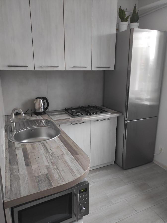 2 Комнатная С Новым Ремонтом, Кондиционером, В Самом Центре Rivne Eksteriør bilde